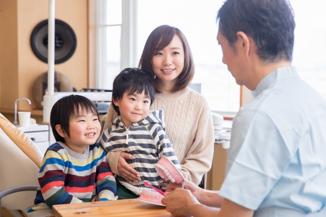 歯並びは遺伝する？ほかに歯並びに関係する要素も解説