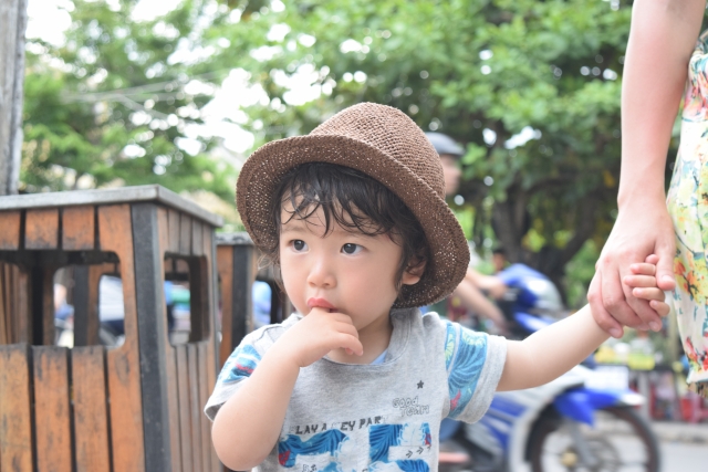 指しゃぶりが歯並びを乱す理由と対処法を解説！