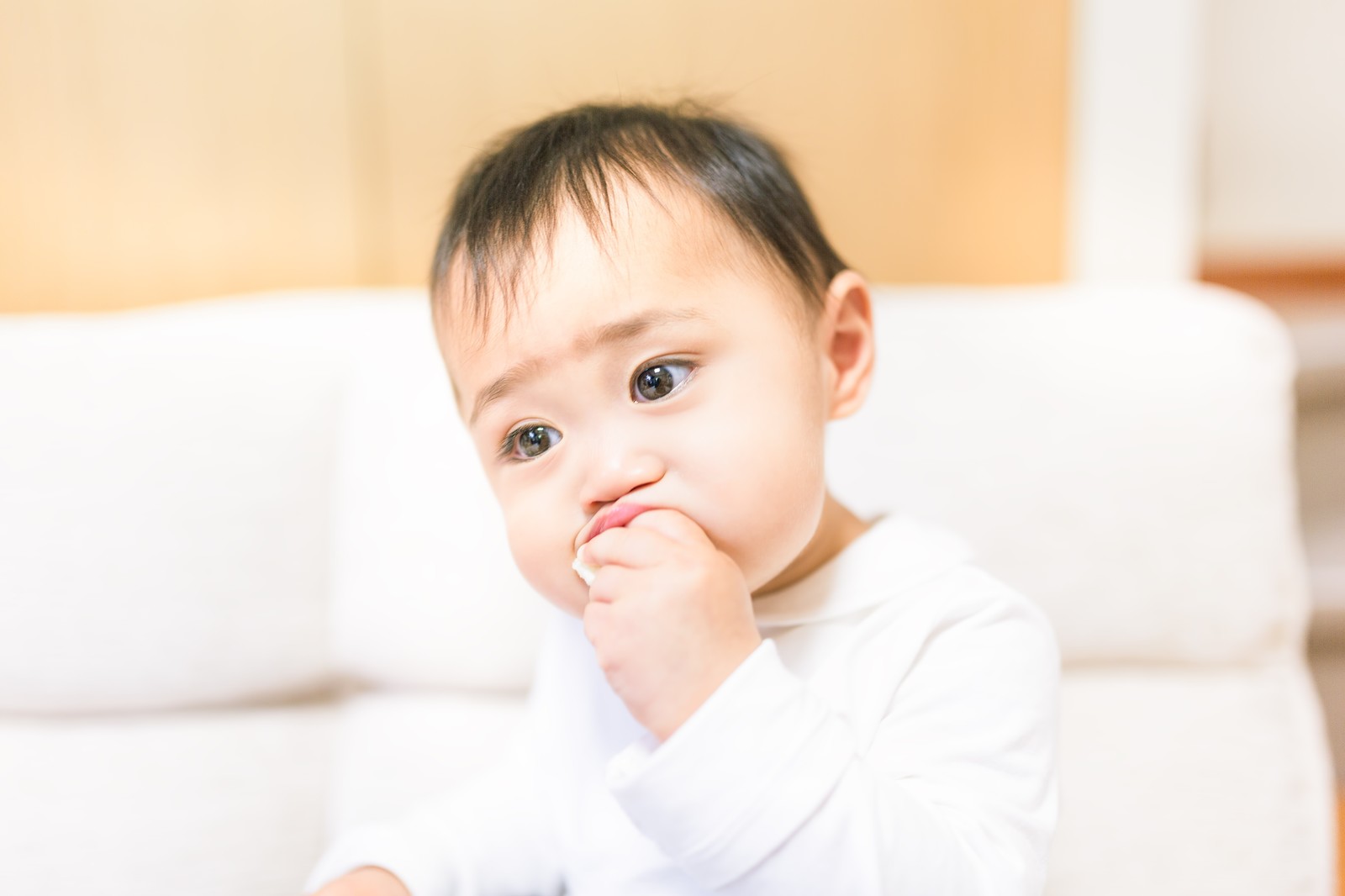 子どもがのどに何か詰まらせたときの対処法